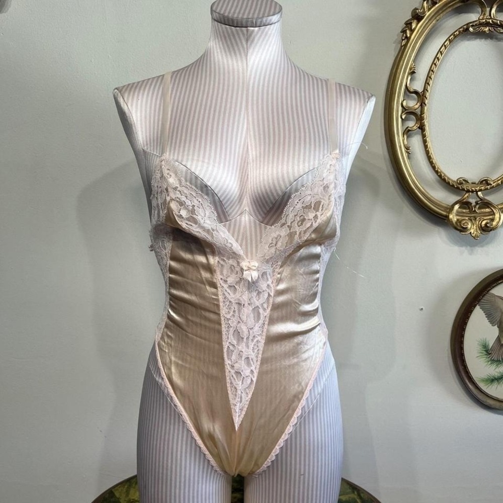 Vintage Desiree Champagne Satin & Lace Bodysuit Sleeveless Size Medium‎